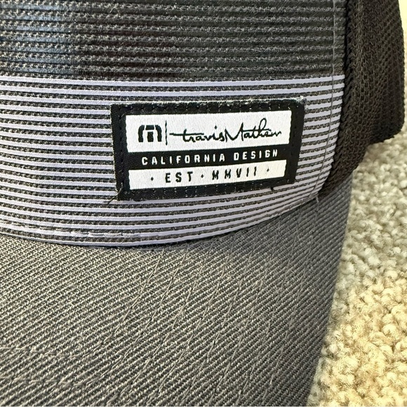 Travis Mathew black/ Gray flex fit hat size S-M - Picture 2 of 6